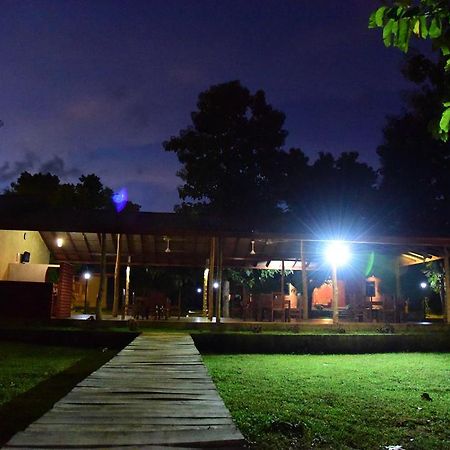 Indika Lake Resort Nuwarawewa East Exterior foto