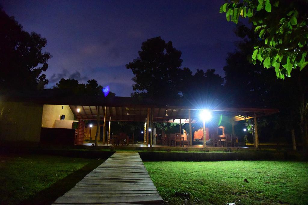Indika Lake Resort Nuwarawewa East Exterior foto