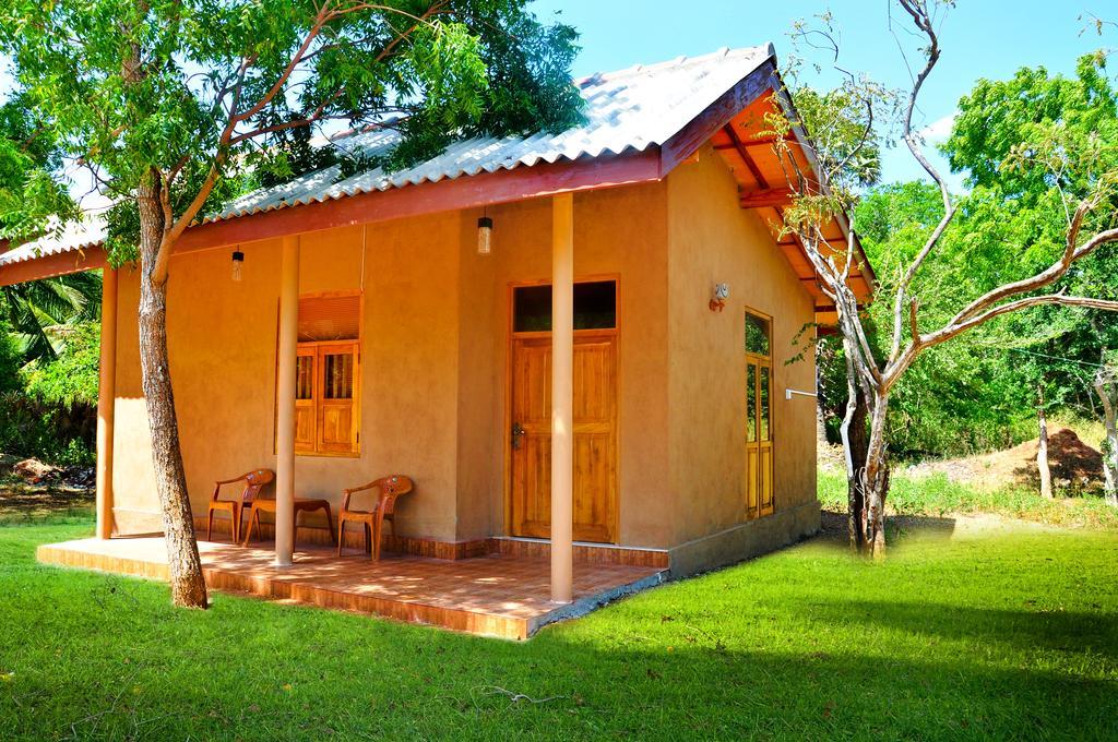 Indika Lake Resort Nuwarawewa East Exterior foto