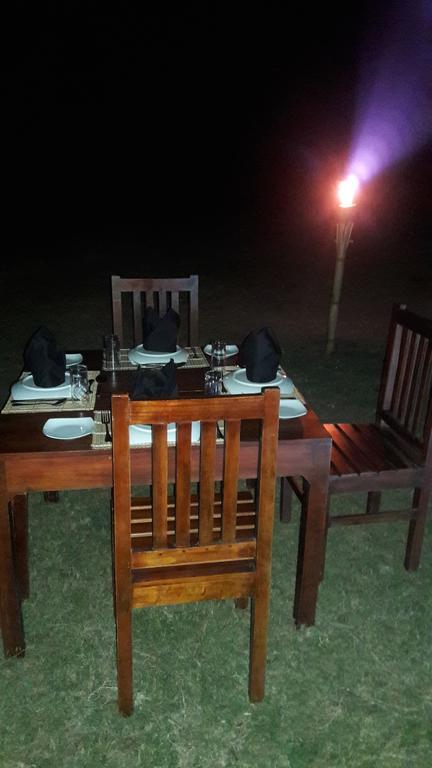 Indika Lake Resort Nuwarawewa East Exterior foto