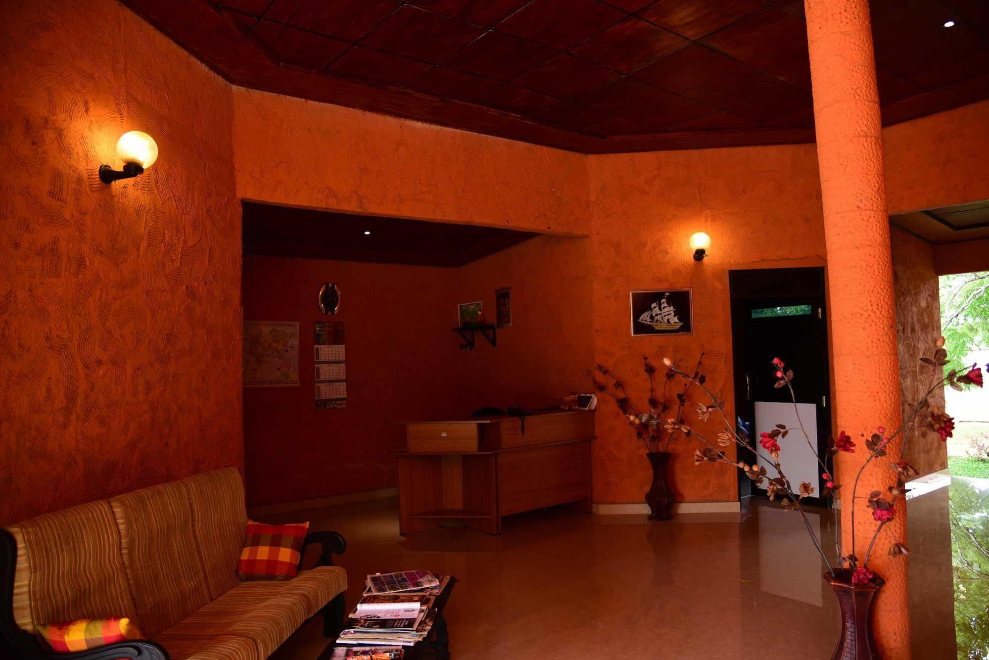 Indika Lake Resort Nuwarawewa East Exterior foto