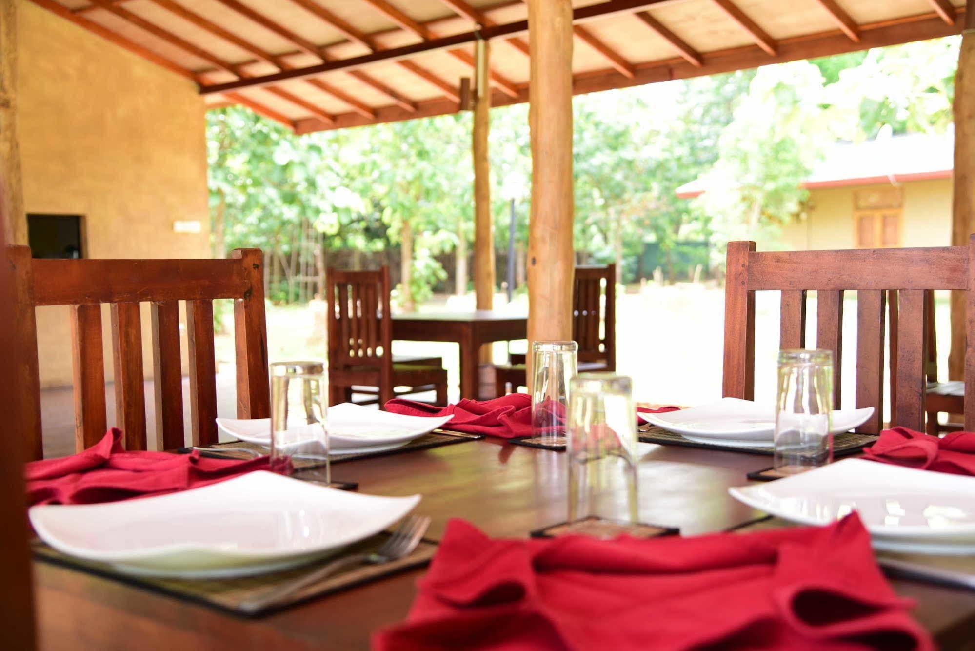 Indika Lake Resort Nuwarawewa East Exterior foto