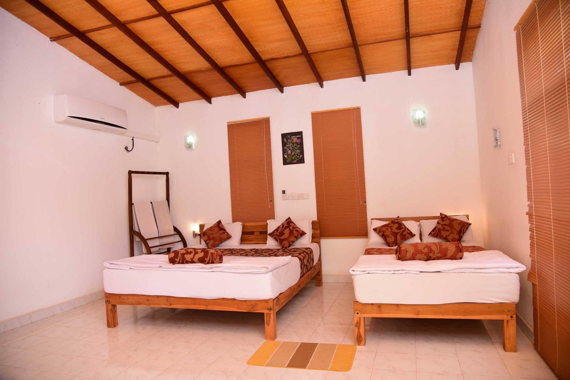 Indika Lake Resort Nuwarawewa East Exterior foto