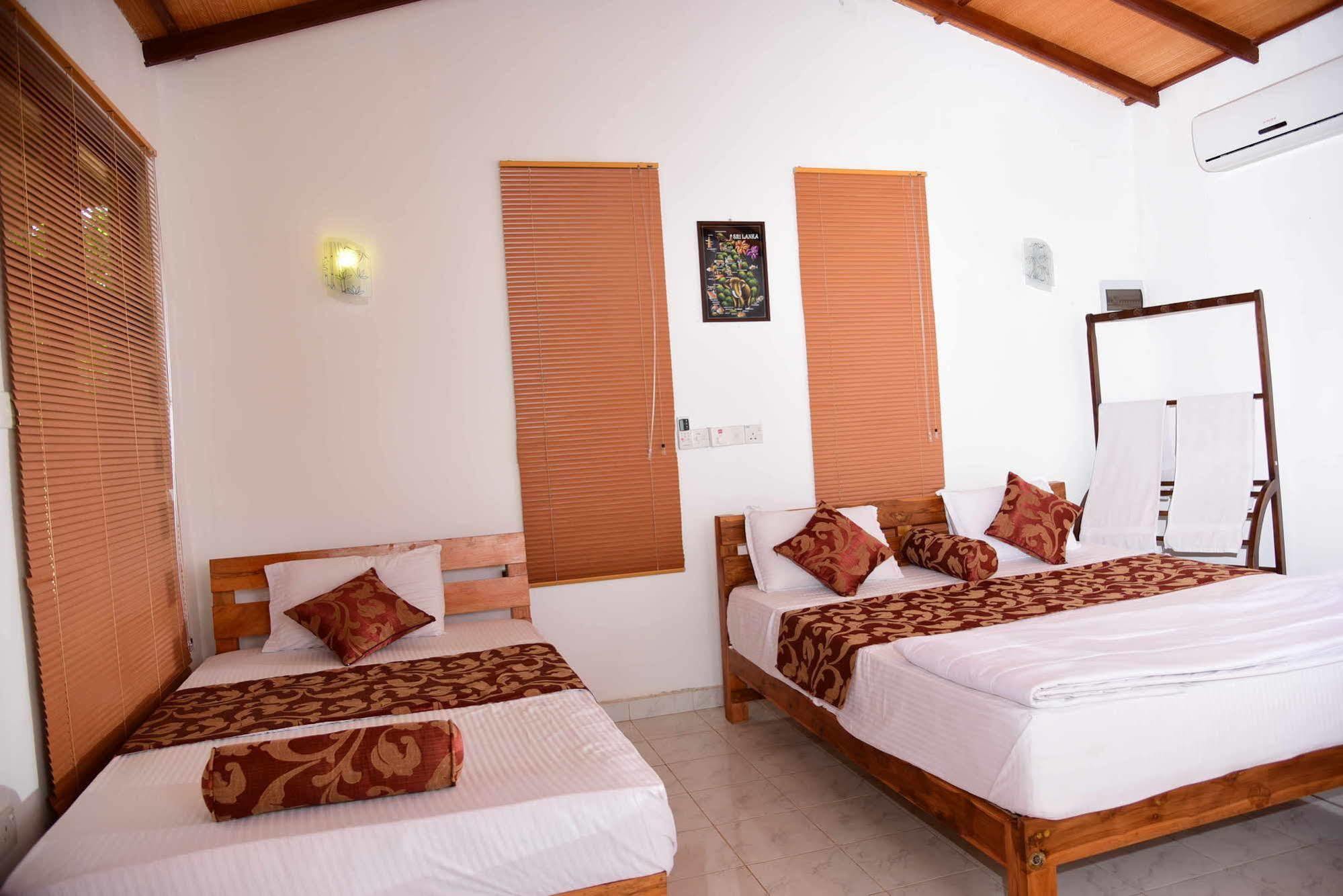Indika Lake Resort Nuwarawewa East Exterior foto