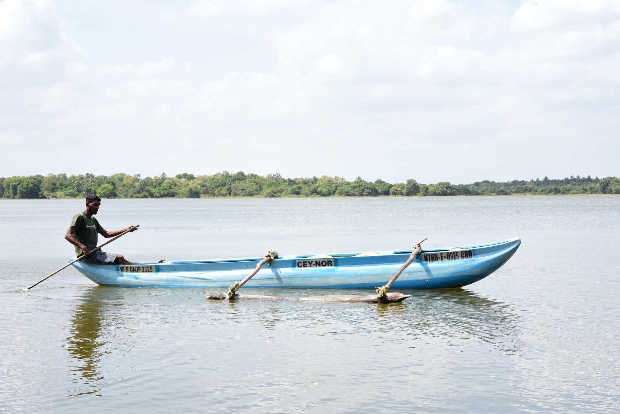 Indika Lake Resort Nuwarawewa East Exterior foto